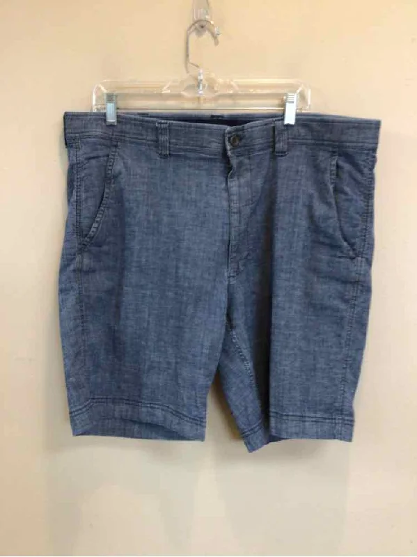 ST JOHN'S BAY SIZE 40 Men's SHORTS